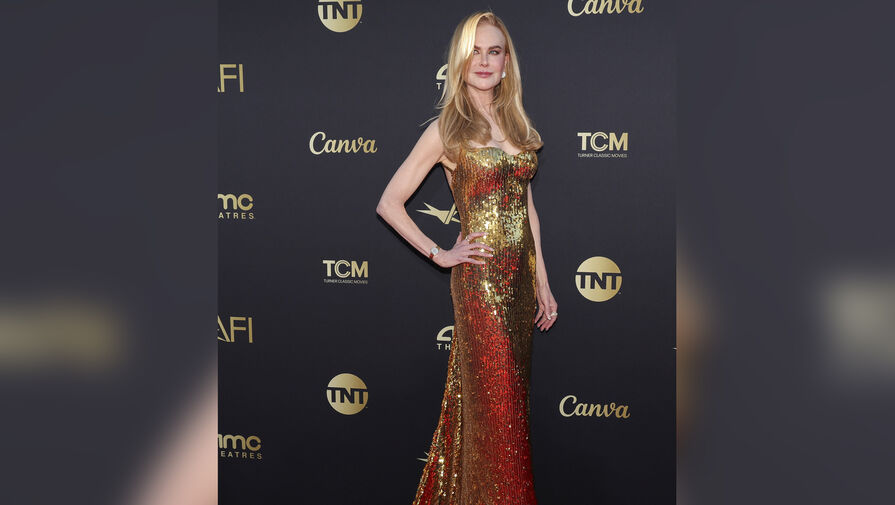 Актриса Николь Кидман вышла в свет в золотом платье с декольте